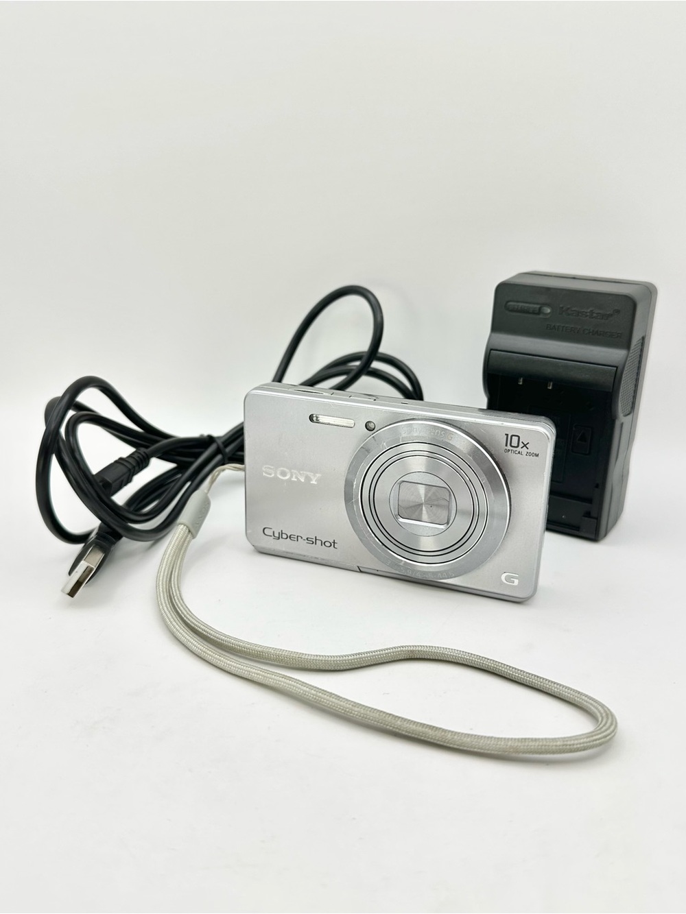 Sony CyberShot DSC W690 Digital Camera 10X  w/ Charger & USB Cable